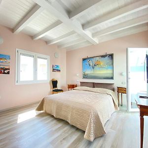 Camera grande con letto king size